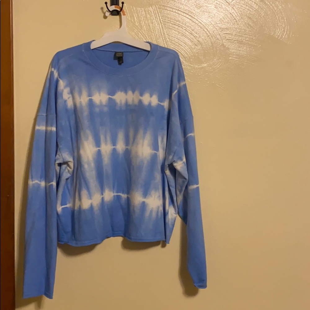 Wild Fable blue and White tie dye sweatshirt